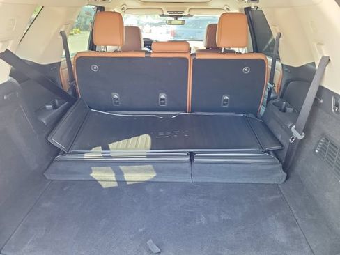 Used 2024 Nissan Pathfinder Platinum AWD/4WD image 10