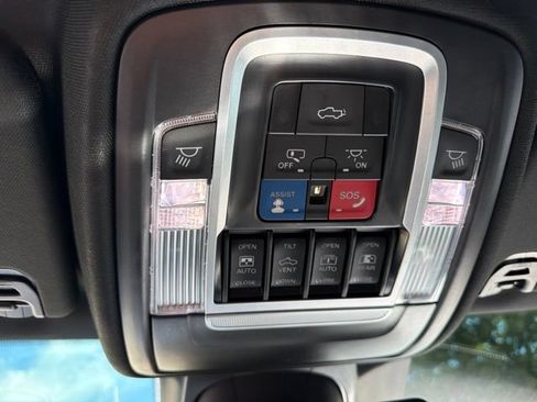 Used 2023 RAM 1500 Laramie AWD/4WD image 16