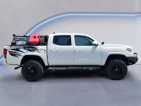 Used 2023 Toyota Tacoma SR AWD/4WD image 2