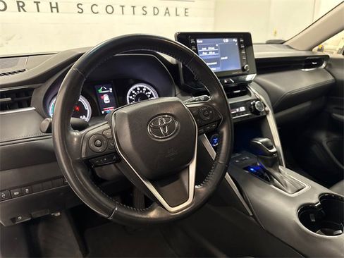 Used 2021 Toyota Venza LE image 18