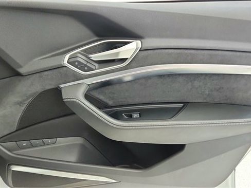 Used 2023 Audi e-tron S Prestige w/ Prestige Package image 23