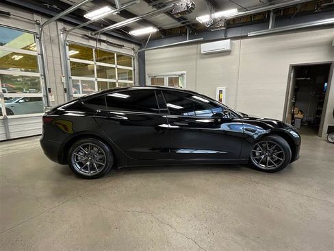 Used 2022 Tesla Model 3 Long Range AWD/4WD image 6