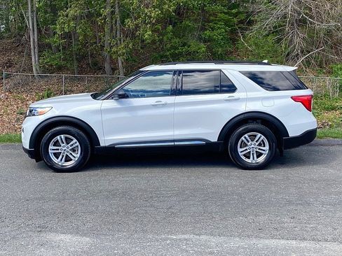Used 2022 Ford Explorer XLT w/ Equipment Group 202A AWD/4WD image 4