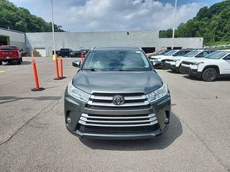 Used 2019 Toyota Highlander XLE AWD/4WD video 2