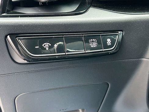 Certified 2024 Kia Niro EX image 9