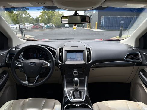 Used 2018 Ford Edge Titanium w/ Technology Package FWD image 24