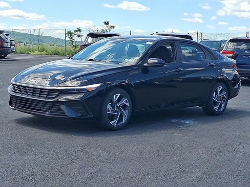 Used 2025 Hyundai Elantra Sport w/ Cargo Package FWD image 3