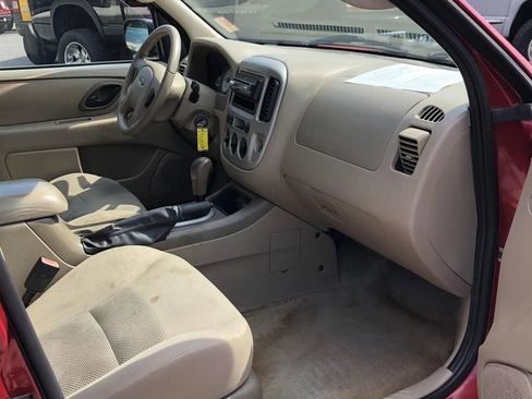 Used 2005 Ford Escape XLT image 17