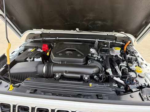 Used 2025 Jeep Wrangler Sahara 4xe image 37