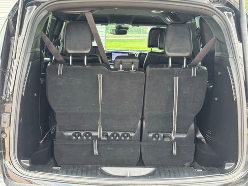 Used 2025 Chrysler Pacifica Select FWD image 6