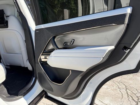 Used 2023 Land Rover Range Rover Sport SE image 18