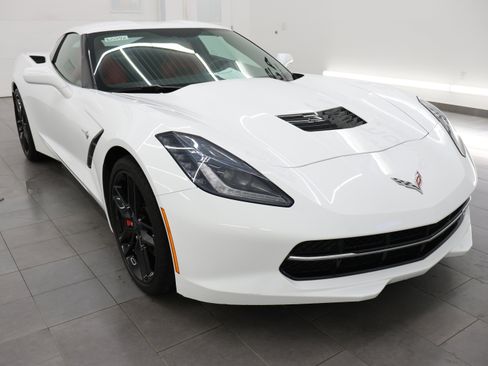 Used 2019 Chevrolet Corvette Stingray Coupe w/ 1LT RWD image 5