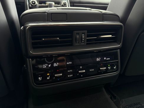 Used 2023 Lexus LX 600 4WD w/ Luxury Package image 39