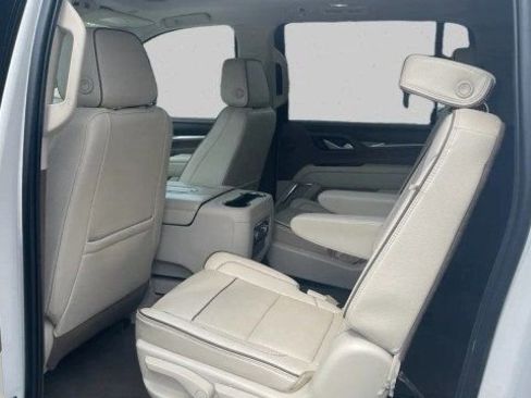 Used 2022 GMC Yukon XL Denali w/ Denali Premium Package AWD/4WD image 17