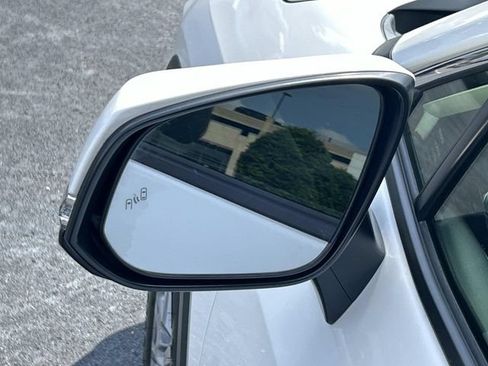 Used 2025 Toyota RAV4 XLE AWD/4WD image 15