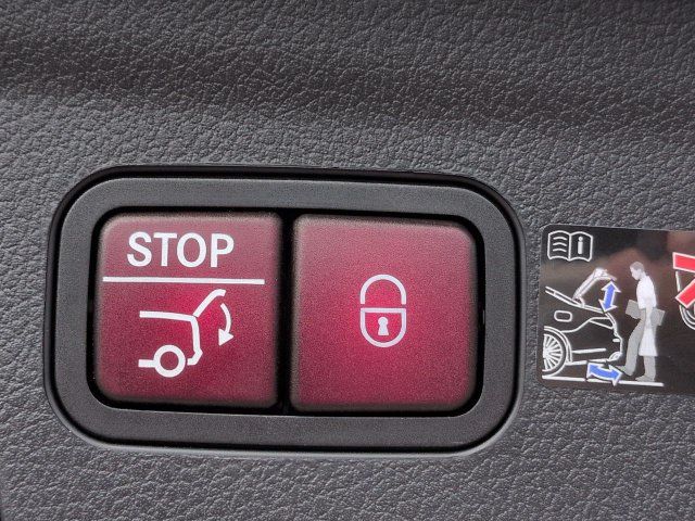 Used 2025 Mercedes-Benz GLE 450e 4MATIC image 14