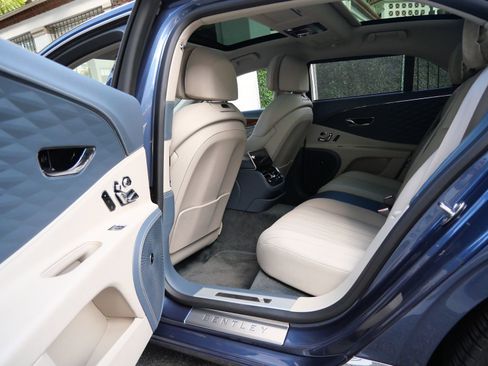 Used 2021 Bentley Flying Spur W12 image 20