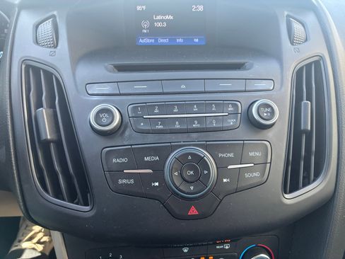 Used 2016 Ford Focus SE w/ SE Power Seat Package image 23