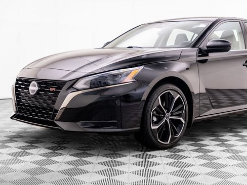 Used 2025 Nissan Altima 2.5 SR AWD/4WD image 29