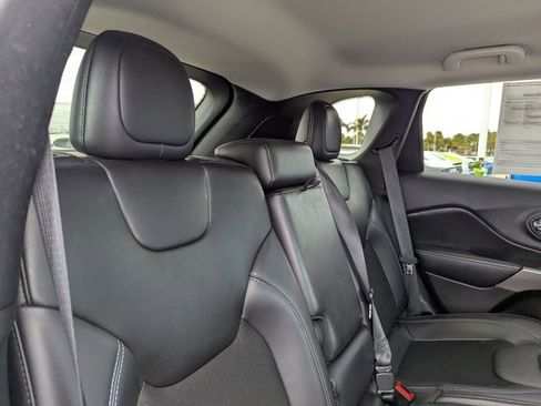 Used 2019 Jeep Cherokee Latitude Plus image 14