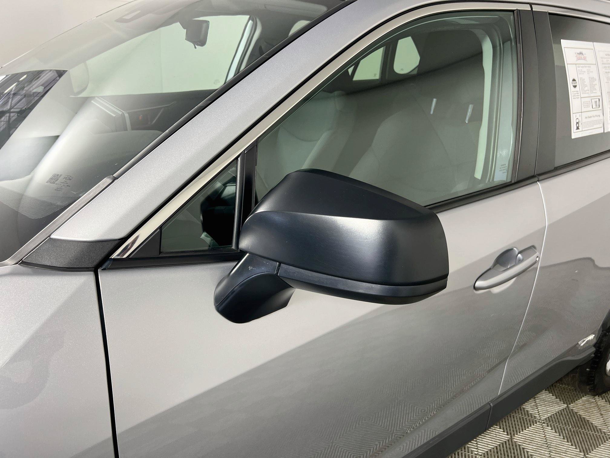 Used 2025 Toyota RAV4 LE AWD/4WD image 13