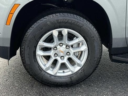New 2026 Chevrolet Suburban LT w/ Comfort Package AWD/4WD image 17