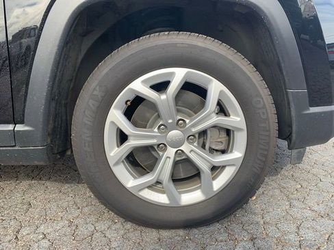 Used 2024 Jeep Compass Latitude image 31