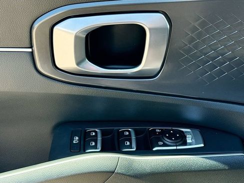 Used 2025 Kia Sorento S AWD/4WD image 18