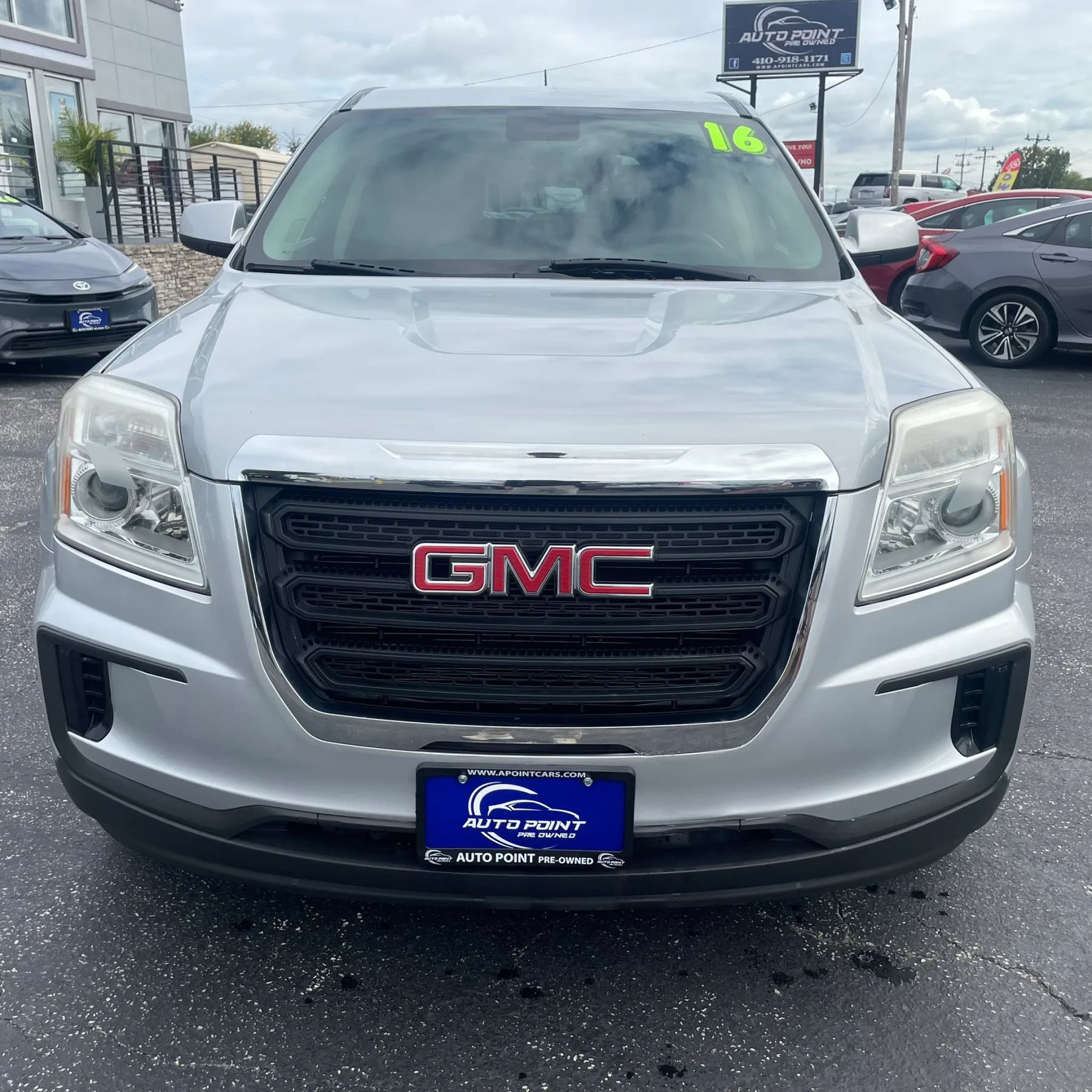 Used 2016 GMC Terrain SLE FWD image 2