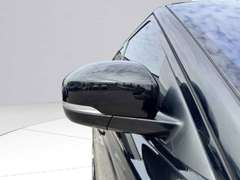 Used 2016 Land Rover Range Rover Sport SVR image 9