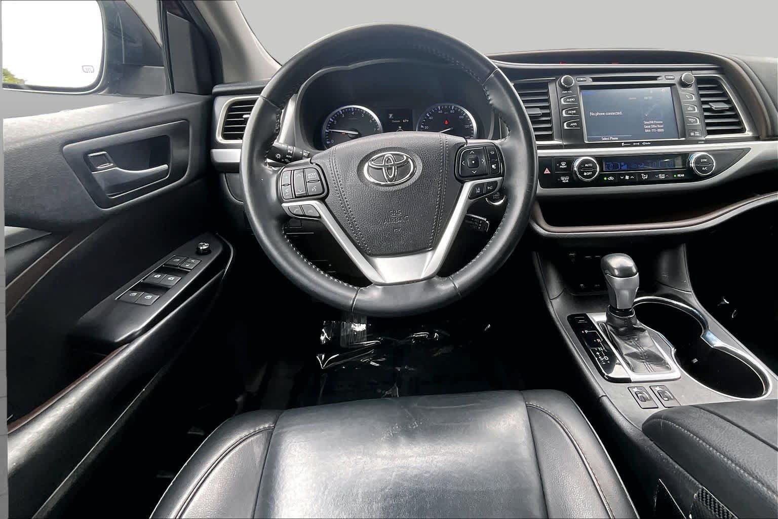 Used 2019 Toyota Highlander XLE AWD/4WD image 6