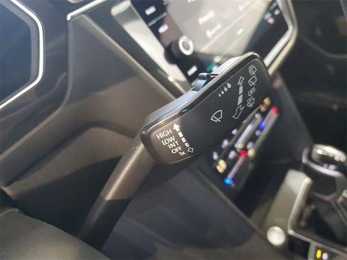 Used 2023 Volkswagen Tiguan SE R-Line image 27