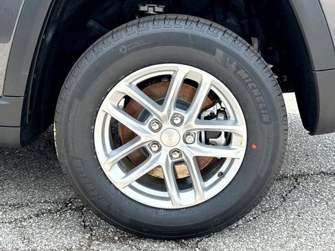 New 2025 Jeep Grand Cherokee L Laredo image 7