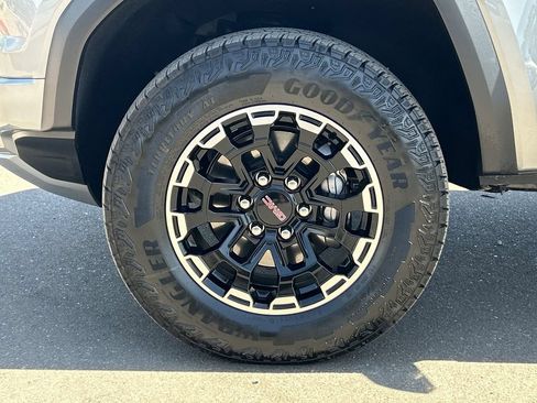 Used 2026 GMC Canyon AT4 AWD/4WD image 32