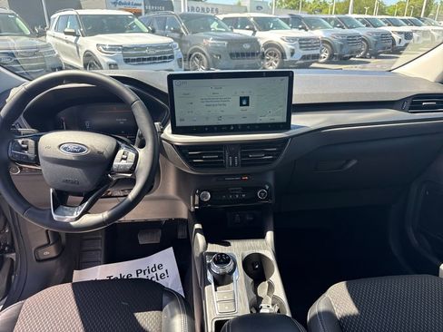 Used 2025 Ford Escape SE FWD image 29