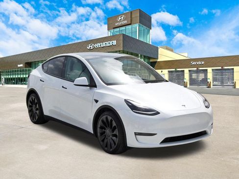 Used 2022 Tesla Model Y Performance AWD/4WD image 3