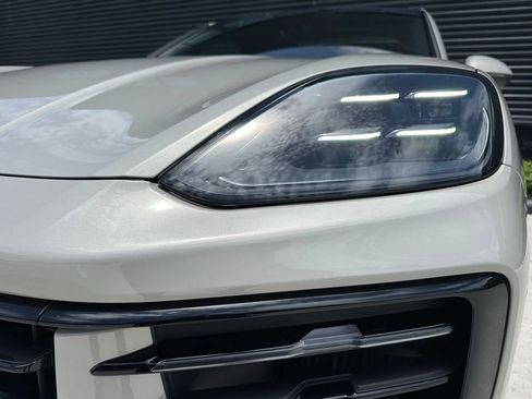 Certified 2026 Porsche Cayenne S AWD/4WD image 9