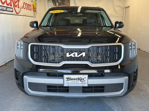 Used 2024 Kia Telluride EX w/ EX Captain's Chair Package FWD image 3