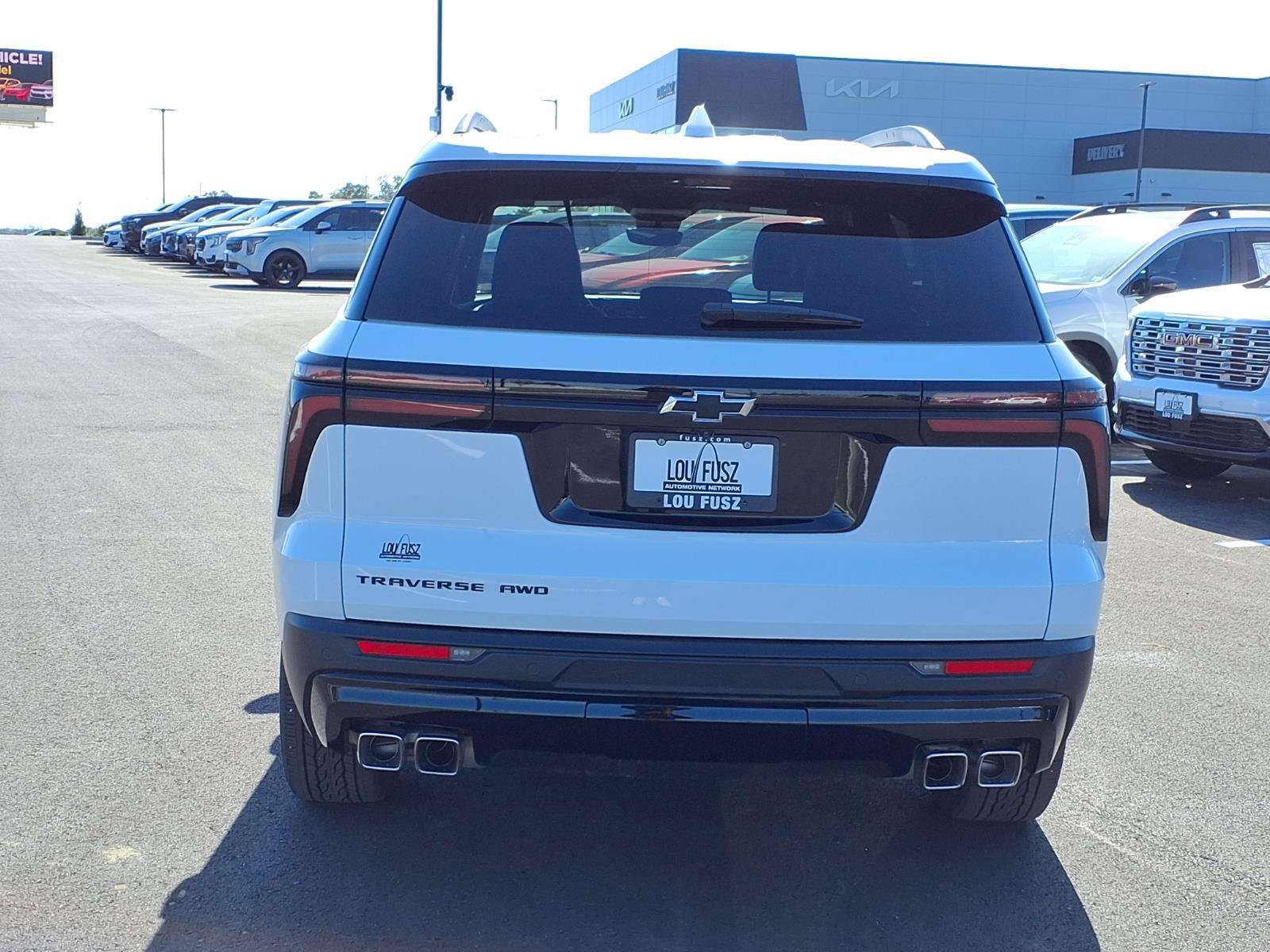 Used 2026 Chevrolet Traverse LT w/ Midnight/Sport Edition AWD/4WD image 28