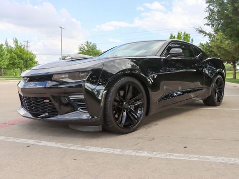 Used 2018 Chevrolet Camaro SS image 3