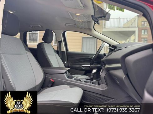 Used 2019 Ford Escape SE image 17