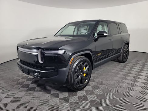 Used 2025 Rivian R1S Premium AWD/4WD image 1