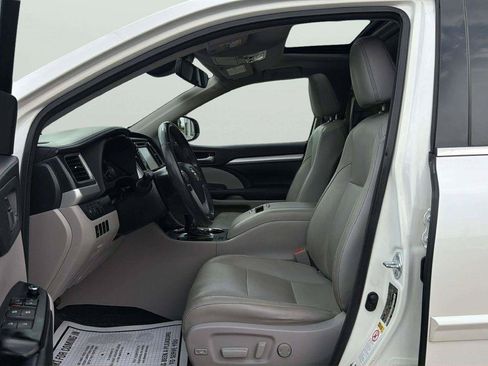 Used 2017 Toyota Highlander XLE AWD/4WD image 11
