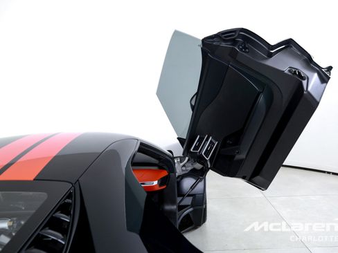 Used 2019 Ford GT RWD image 18