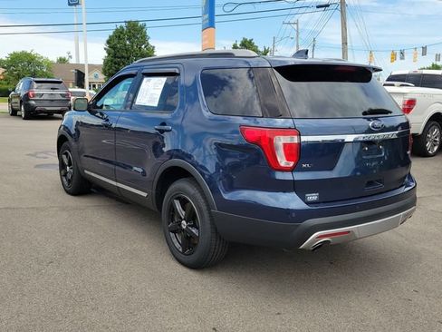 Used 2017 Ford Explorer XLT w/ Equipment Group 202A AWD/4WD image 3