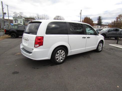 Used 2019 Dodge Grand Caravan SE w/ UConnect Hands-Free Group image 8