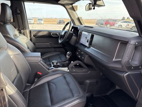 Used 2025 Ford Bronco Badlands image 19