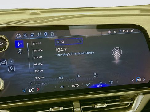 Used 2025 Chevrolet Equinox EV LT FWD image 21