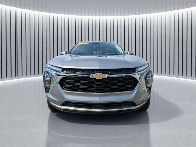 Used 2025 Chevrolet Trax LT FWD image 9