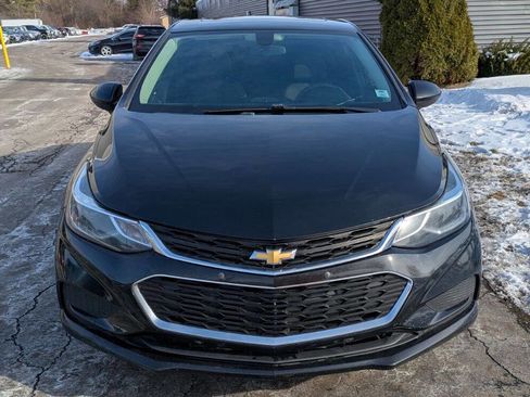 Used 2018 Chevrolet Cruze LT image 8